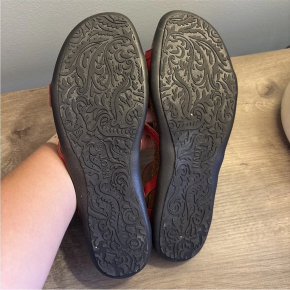 Naot Dorith Strappy Sandal Red Size 8 Women’s - Picture 8 of 10